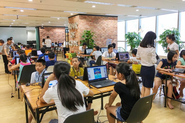 Học lập trình cùng bạn bè: cùng nhau phát triển tư duy lập trình